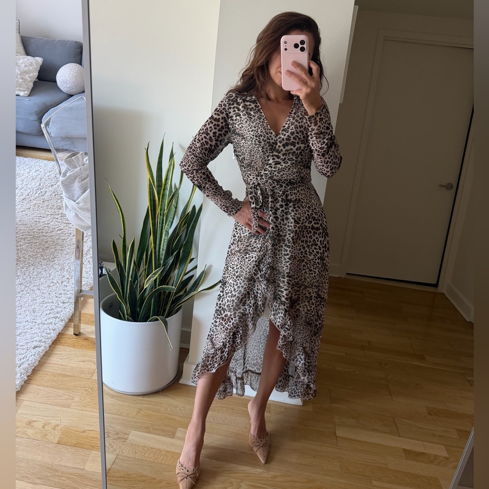Stunning leopard print maxi dress